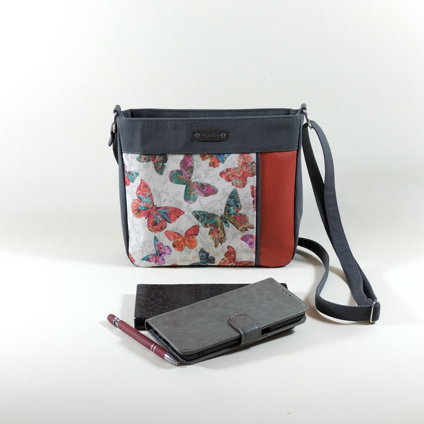 Sac papillons multicolores avec bande orange devant et uni gris – Image 4