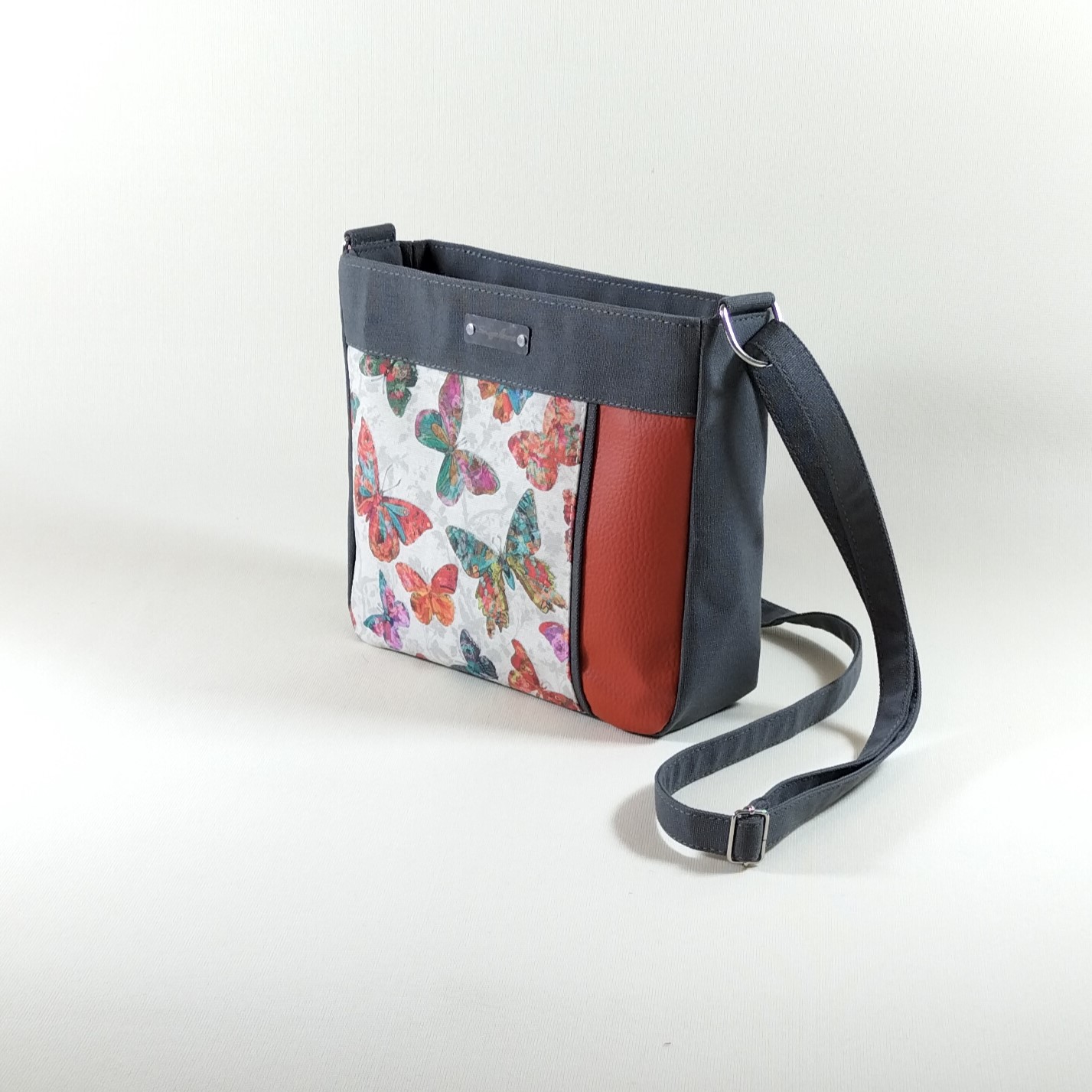 Sac papillons multicolores avec bande orange devant et uni gris – Image 5