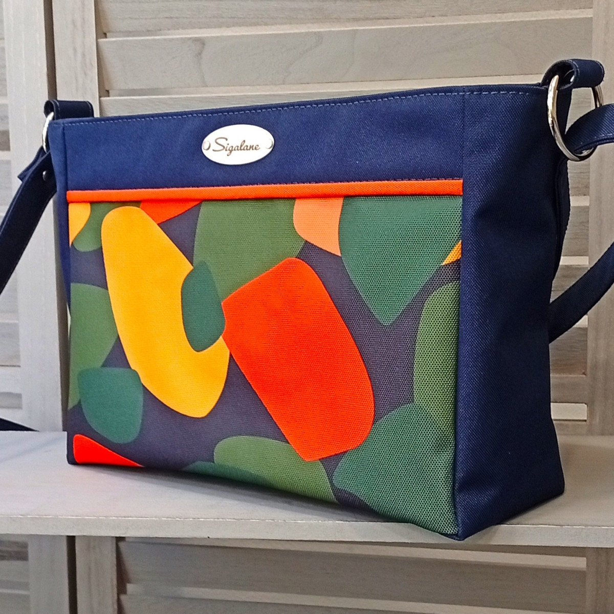 sac-Lorene-formes-multicolores-et-uni-bleu-marine