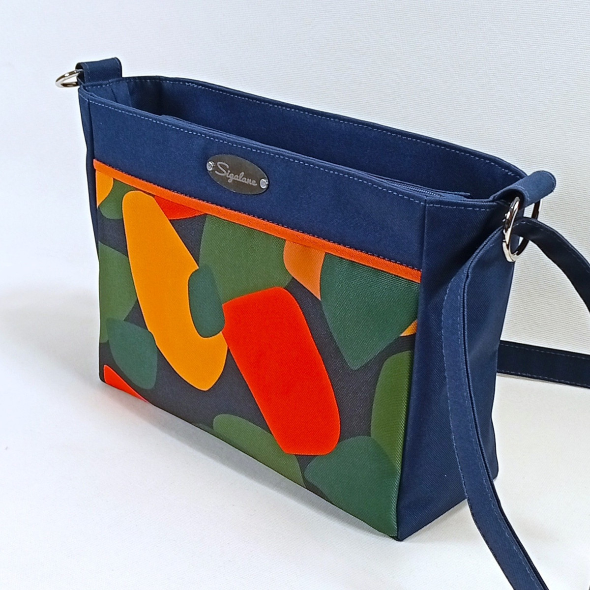 Sac Lorène formes multicolores et uni bleu marine – Image 4