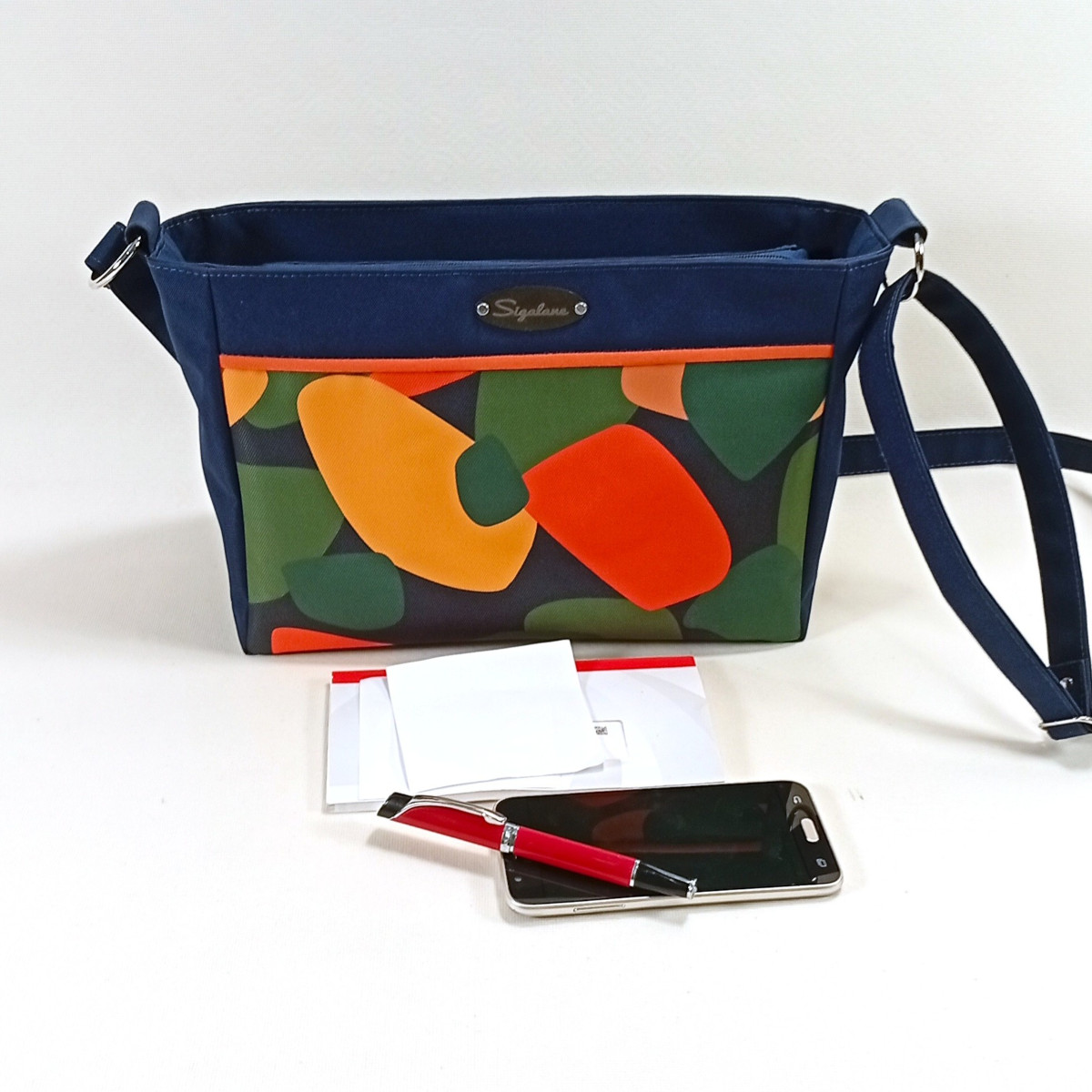 Sac Lorène formes multicolores et uni bleu marine – Image 5
