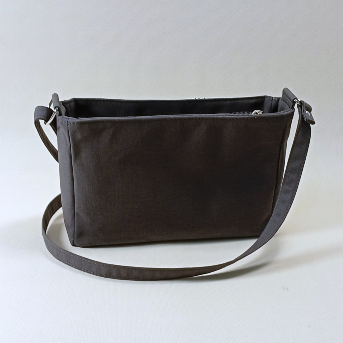 Sac Emma petite robe noire et uni gris – Image 4